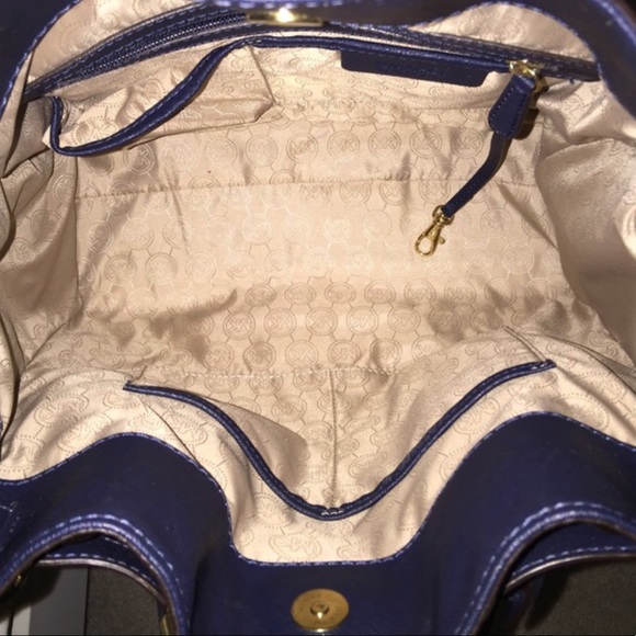 Michael Kors Hamilton Pyramid Studded Bag - Picture 2 of 4